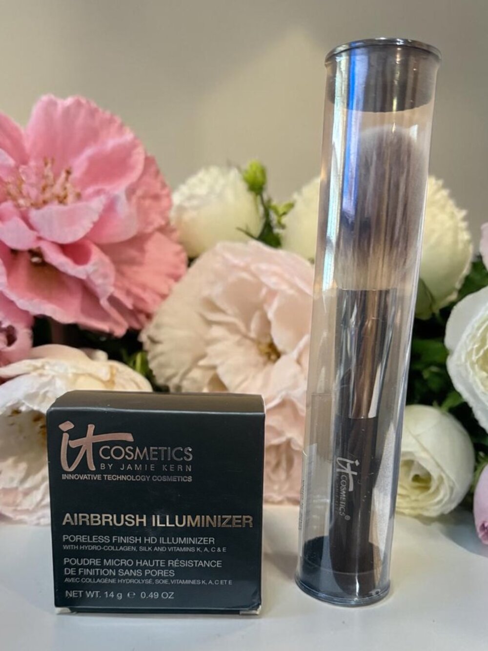 iT Cosmetics "Airbrush Illuminizer" Poreless Finish HD Illuminizer w/Brush - NEW